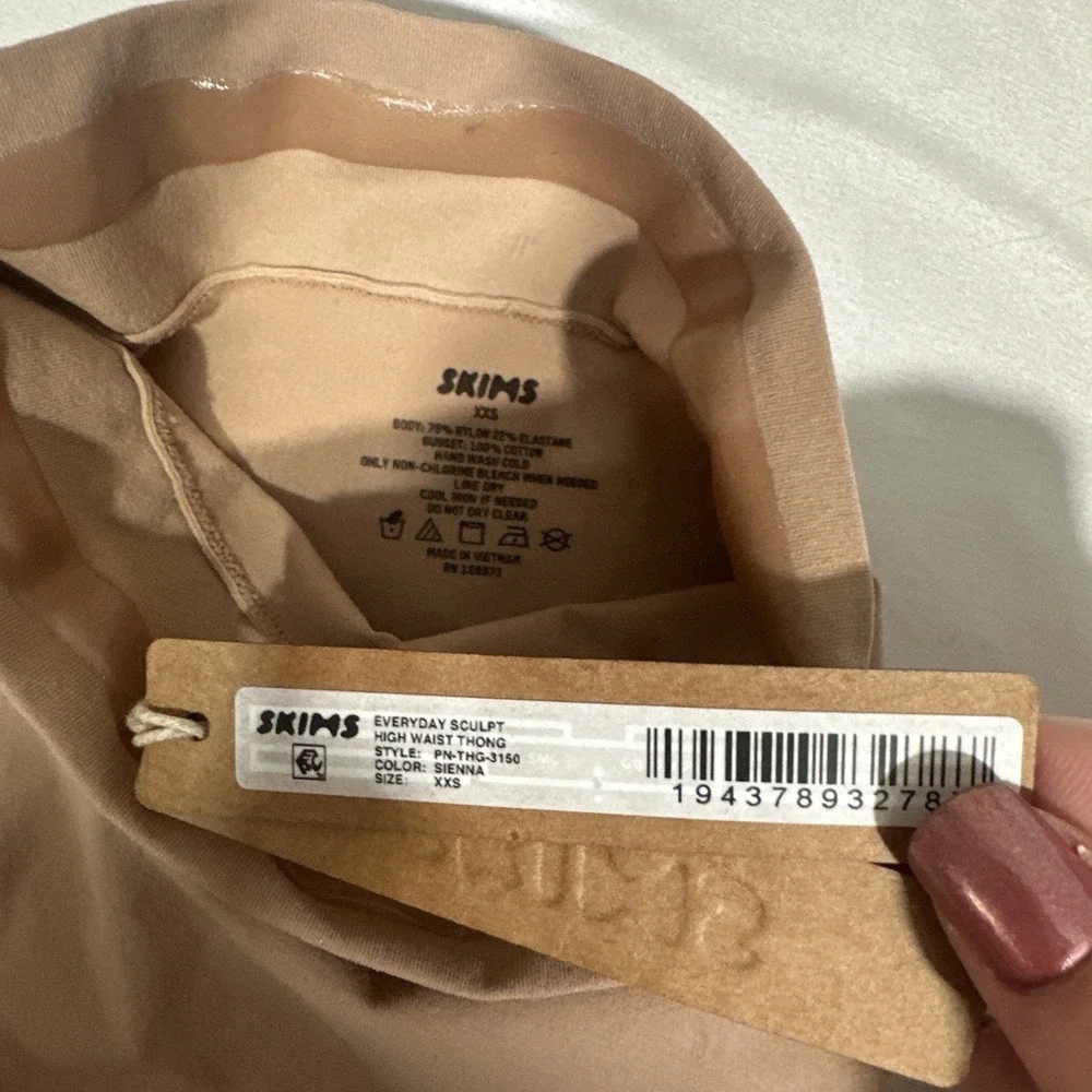 NWT $36 SKIMS [ XXS 2XS ] Seamless Sculpt‎ High-Waisted Thong Sienna #7071